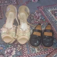 یک جفت کفش بچه گانه ویک جفت صندل زنانه فروشی