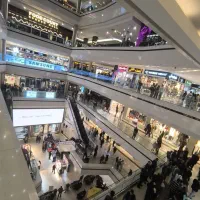 ۱۸ متر تجاری همکف رو به وید اصلی کوروش مال