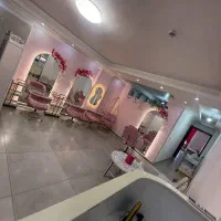 دعوت به همکاری سالن زیبایی ملکهٔ صورتی