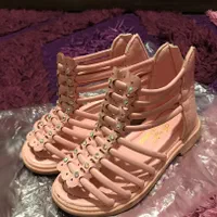 تعدادی کفش دخترانه|کفش و لباس بچه|تهران, شهرک کوهسار|دیوار