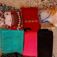 تعدادی مانتو وشال|لباس|الشتر, |دیوار