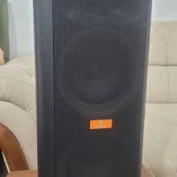 یک عدداسپیکر همراه میکروفون با کیفیت صدای بالا