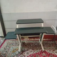 میز تحریر و کامپیوتر