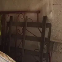 تخت خواب فرفوژه دونفره زرشکی سالم بدون ایراد
