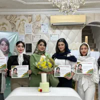 آموزش و خدمات کاشت ناخن با۵۰٪تخفیف وپشتیبانی دائمی