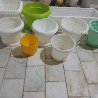 گلدان سرامیکی پلاستیکی و خاک