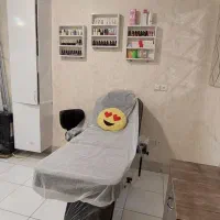 اجاره تخت مژه/فیبروز/فیشال در سالن زیبایی|آرایشگاه و سالن‌های زیبایی|اصفهان, جلفا|دیوار