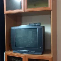 تلویزیون و لوستر وگلدان
