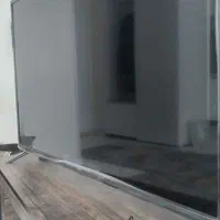 تلوزیون به‌همراه میز نو|تلویزیون و پروژکتور|شاهین‌شهر, شهرک میلاد|دیوار