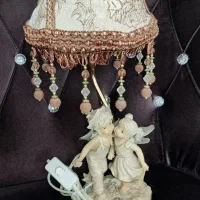 چراغ خواب مجسمهدار نیاز به تعمیر