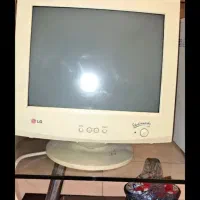 دو عدد مانیتور کامپیوتر