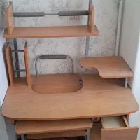 میز کامپیوتر چرخ دار