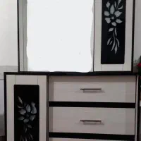 میز آرایش و تخت خواب دو نفره در حد نو