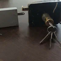 قفل حیاط و در بازکن