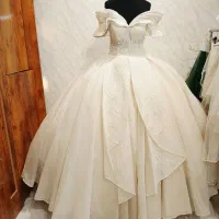 فرش لباس عروس زیر دو میلیون