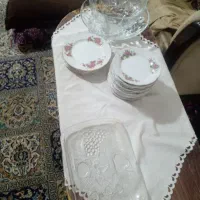 مقداری ظرف قدیمی به فروش می رسد