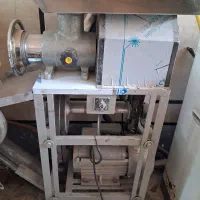 چرخ گوشت صنعتی و سینک ظرفشویی