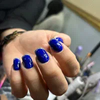 کاشت ناخن در سالن