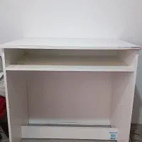 میز کار و کاشت ناخن