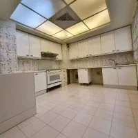 ۲۱۰ متر /۱۵ ساله /روبروی پارک/پول لازم