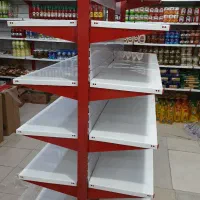 قفسه وسط فروشگاهی