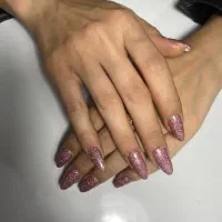 کاشت ناخن با قیمت استثنائی ۳۵۰ هزارتومان