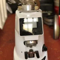 آسیاب قهوه فیورنزاتو f64 کاملا سالم