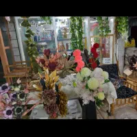 باسلام  چند  قلم  جنس  دکور  وآرایشی