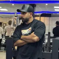 مربی بدنسازی و حرکات اصلاحی