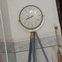 ساعت ایستاده طوسی رنگ