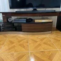 تلویزیون و کنسول و آیینه در حد نو