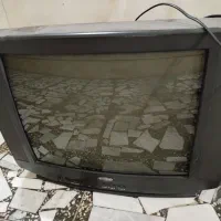 تلویزیون قدیمی کاملا سالم.با خریدار واقعی راه میام