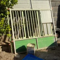 پنجره اهنی رنگ شده