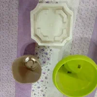 دو عدد گلدان و یک عدد زیر گلدانی