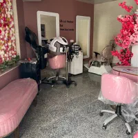 استخدام نیروی ناخن و مژه