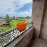 واحد۱۳۴متری/سه خواب/کلیدنخورده/سندار/پارکینگ