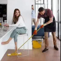 نظافتچی و خدمتکار آقا هستم