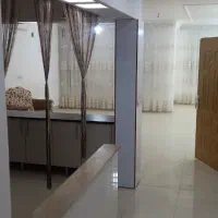 طبقه بالا دو خواب و هال بزرگ