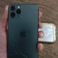 آیفون ۱۱ پرو یه دست