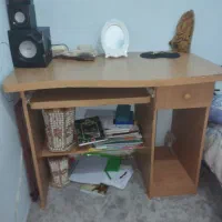 میز و کیبورد کامپیوتر