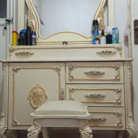 میز آرایش همراه با پاف