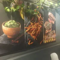 کارگر جوان جهت کار در پیتزا فروشی