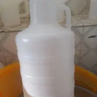 دبه ۱۵کیلومایع ۲۰کیلو جامد مثل عسل رب