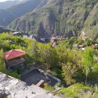 باغ-فروشی-در-زشک-زیبا-با-چشم-انداز-زیبا
