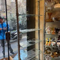 قفسه فلزی کفی شیشه‌ای