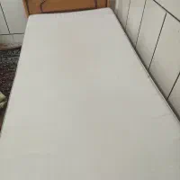 تخت چوبی یک نفره کاملا سالم بدون خوشخواب