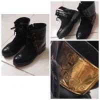 تعدادی کفش و کیف زنانه و مدرسه