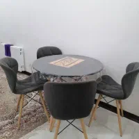 میز نهارخوری بسیار تمیز ونو