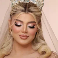 آموزش رنگ میکاپ ناخن مژه شنیون تخصصی وکار درسالنم