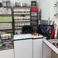 ویترین مغازه به صورت یک جا به فروش میرسد